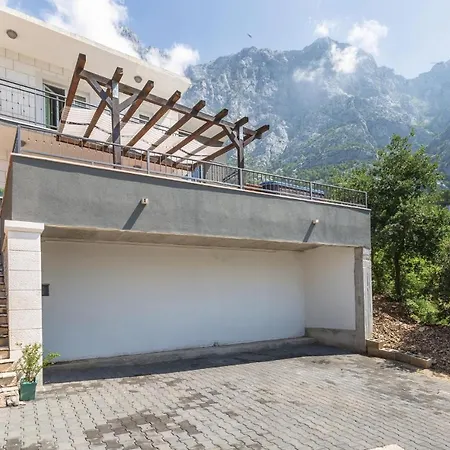 Apartment 2 Bedroom Beautiful Apartment In Makarska