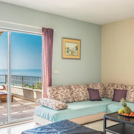 2 Bedroom Beautiful Apartment In Makarska Apartment *