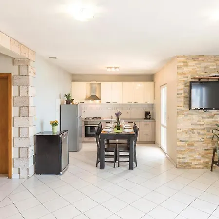 2 Bedroom Beautiful Apartment In Makarska * Makarska