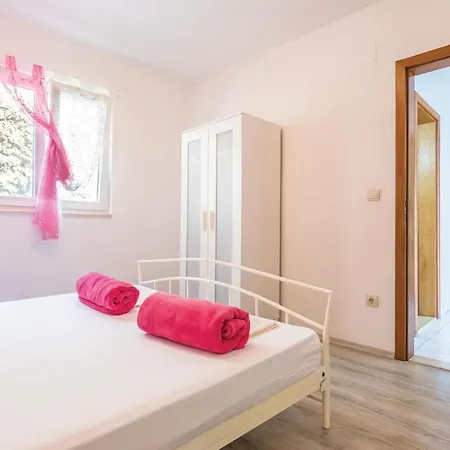 2 Bedroom Beautiful Apartment In Makarska Apartment