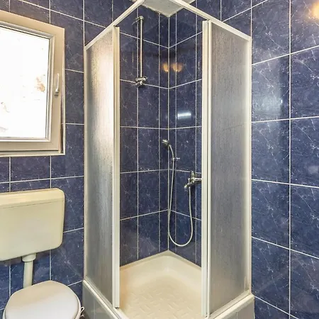 2 Bedroom Beautiful Apartment In Makarska Apartment *
