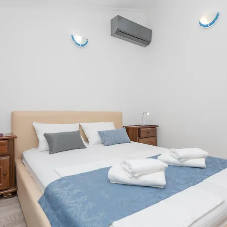 2 Bedroom Beautiful Apartment In Makarska * Makarska