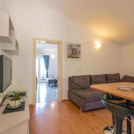 2 Bedroom Beautiful Apartment In Makarska Makarska