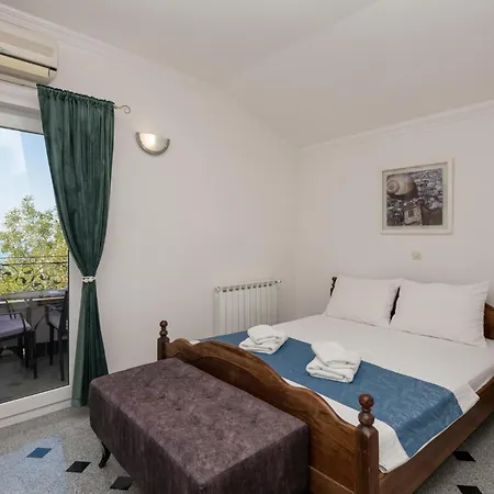 2 Bedroom Beautiful Apartment In Makarska Makarska