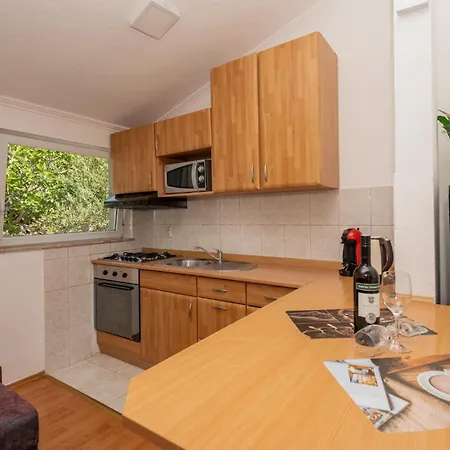 2 Bedroom Beautiful Apartment In Makarska Apartment