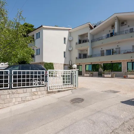 2 Bedroom Beautiful Apartment In Makarska * Makarska