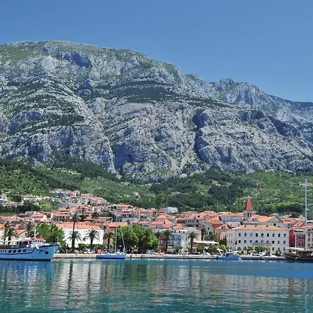 Apartment 2 Bedroom Beautiful Apartment In Makarska *
