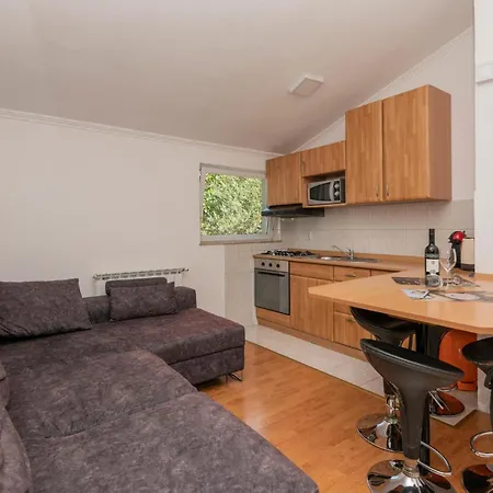 2 Bedroom Beautiful Apartment In Makarska Apartment *