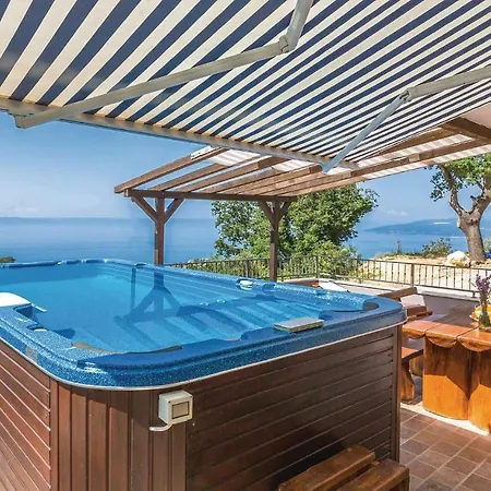 Apartment 2 Bedroom Beautiful Apartment In Makarska