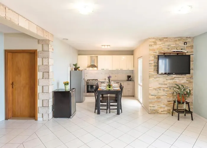 Veliko Brdo Ii * Makarska